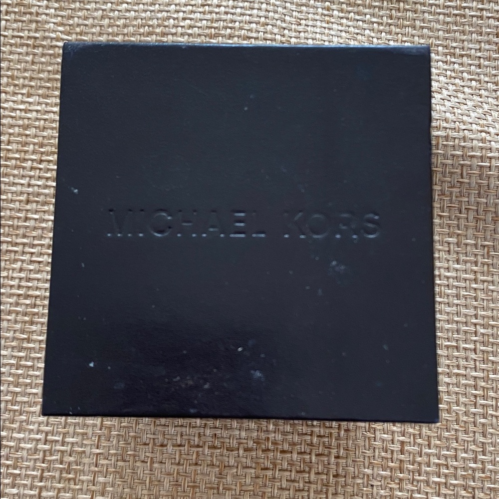 Michael Kors Gold-Tone Men's oversized Chronograph Watch NWT - Picture 10 of 10